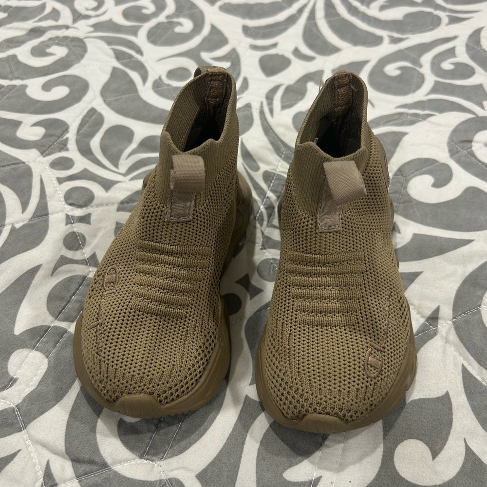 Champion Slip-On Knit Sneaker in Tan